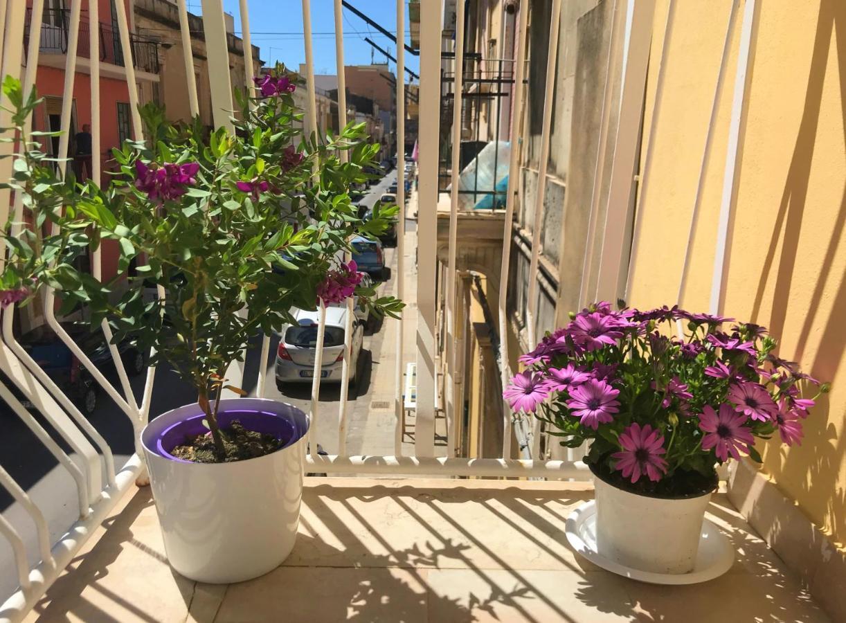 Casa Vacanze Terramare, 550 Mt From The Beach, Close To Ortigia Historic Center Szirakúza Kültér fotó
